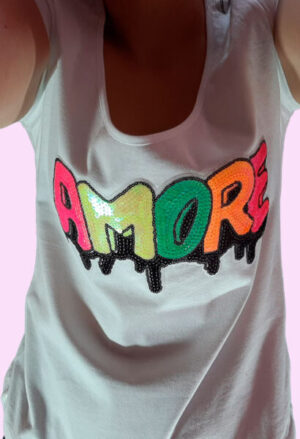 Remera m/corta aplique Amore con brillo.