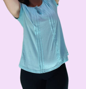 Remera mujer con alforzas y cartera, jersey algodón.