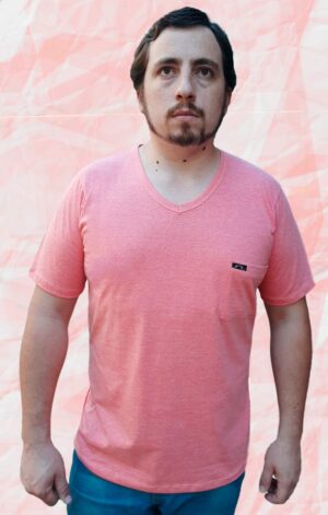 Remera hombre con bolsillo escote v.